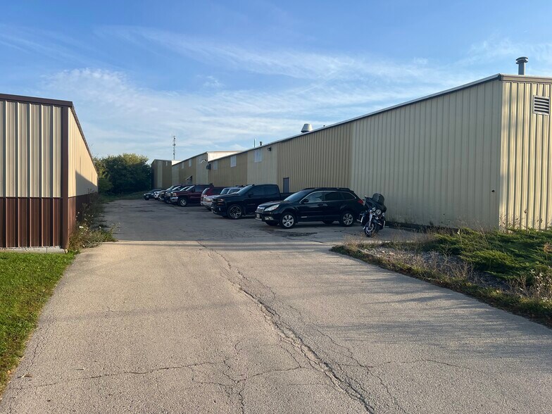More Photos Of 2316 W Everett St, Appleton Industrial For Lease