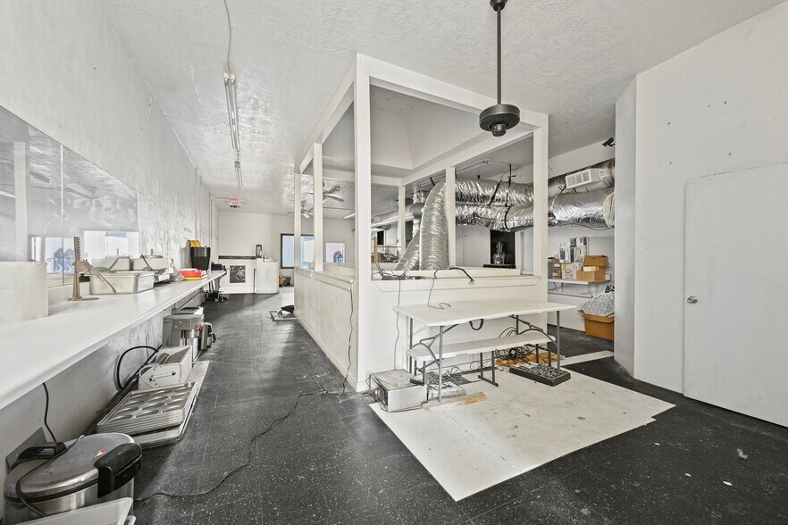 More Photos Of 220 N Main St, Bryan Storefront For Sale