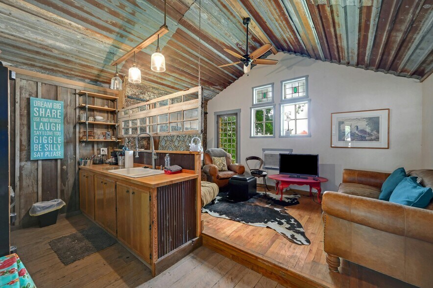 More Photos Of 23351 Ranch to Market 150 rd, Driftwood Specialty For Sale