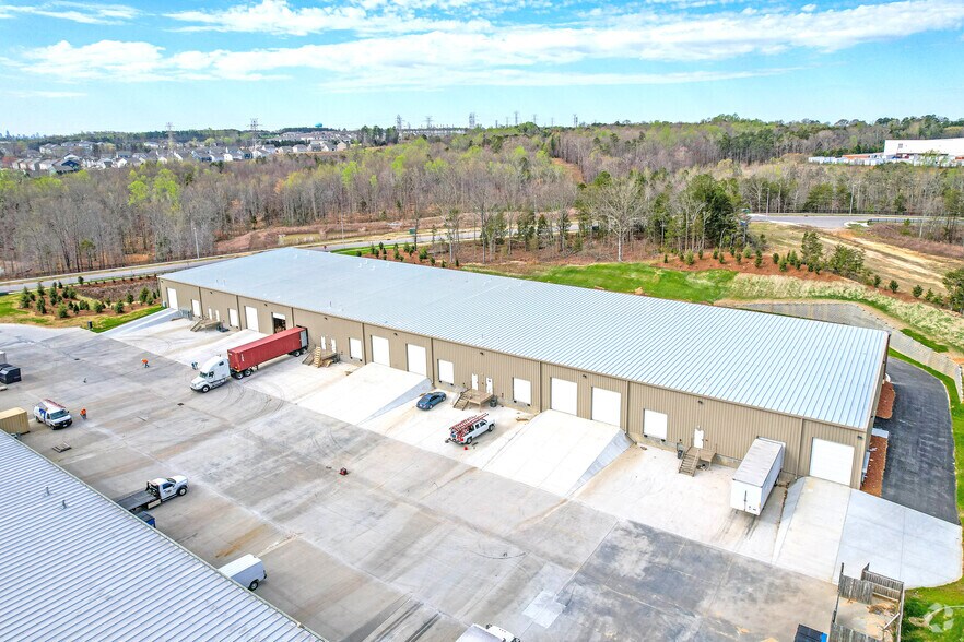 More Photos Of 12605 Commerce Station Dr, Huntersville Industrial For Lease