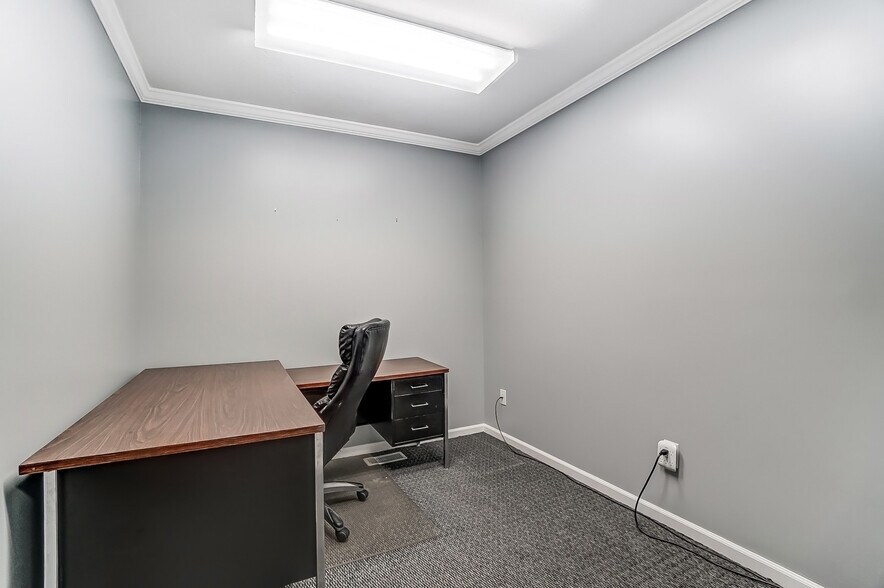 More Photos Of 146 N Breiel Blvd, Middletown Medical For Sale