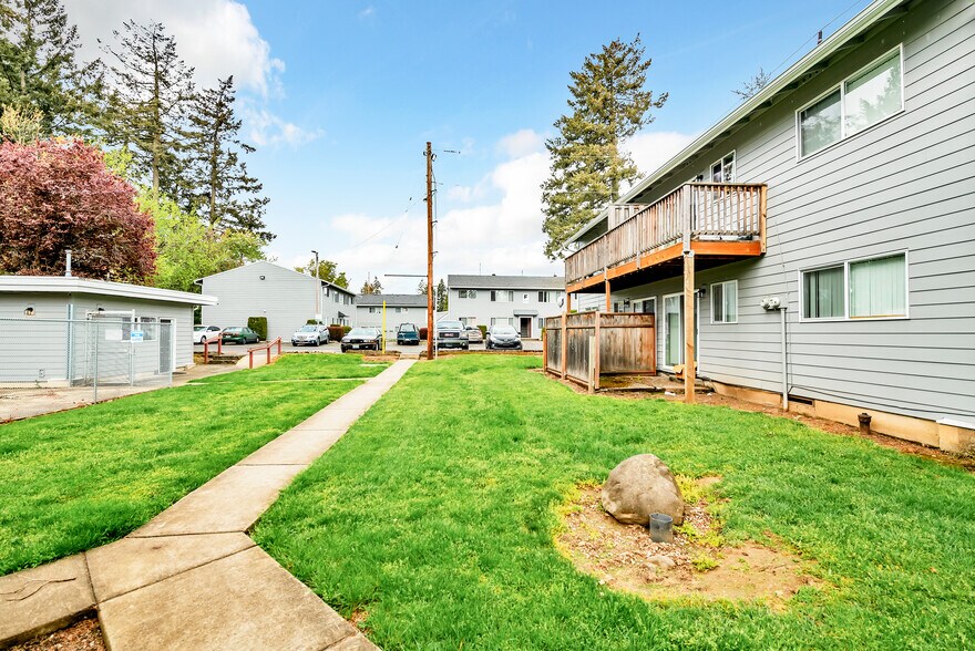 More Photos Of 16300-16400 E Burnside St, Gresham Apartments For Sale