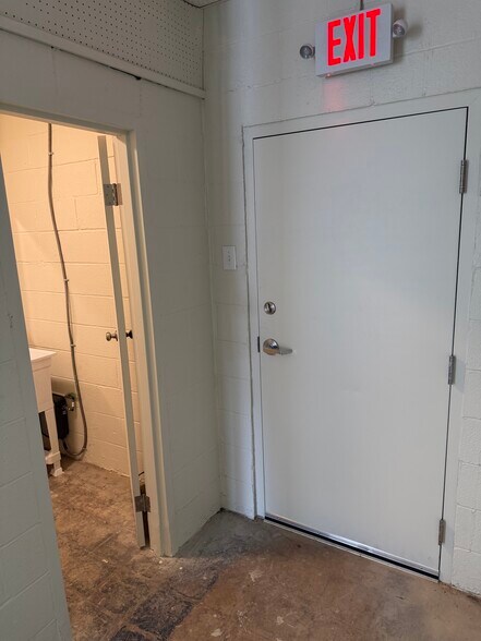 More Photos Of 1166 Butternut St, Abilene Flex For Lease