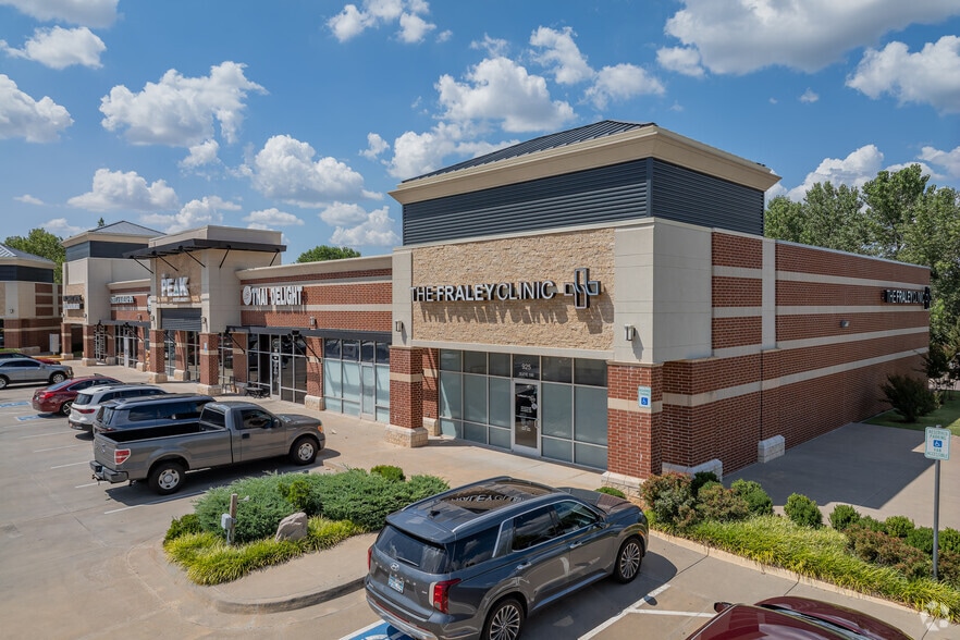 Primary Photo Of 925 W I 35 Frontage Rd, Edmond Storefront For Lease