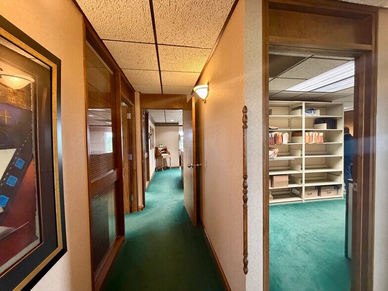 More Photos Of 1601 8th St, Waseca Office For Sale