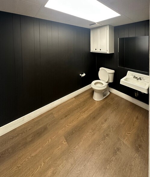 More Photos Of 5708 N Shepherd Dr, Houston Unknown For Lease