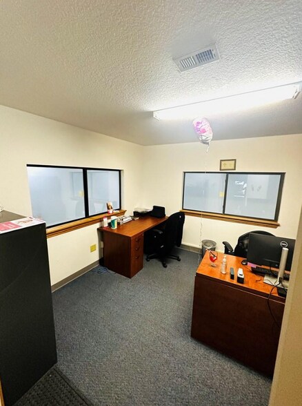 More Photos Of 8424 N HWY 69, Pollok Flex For Sale