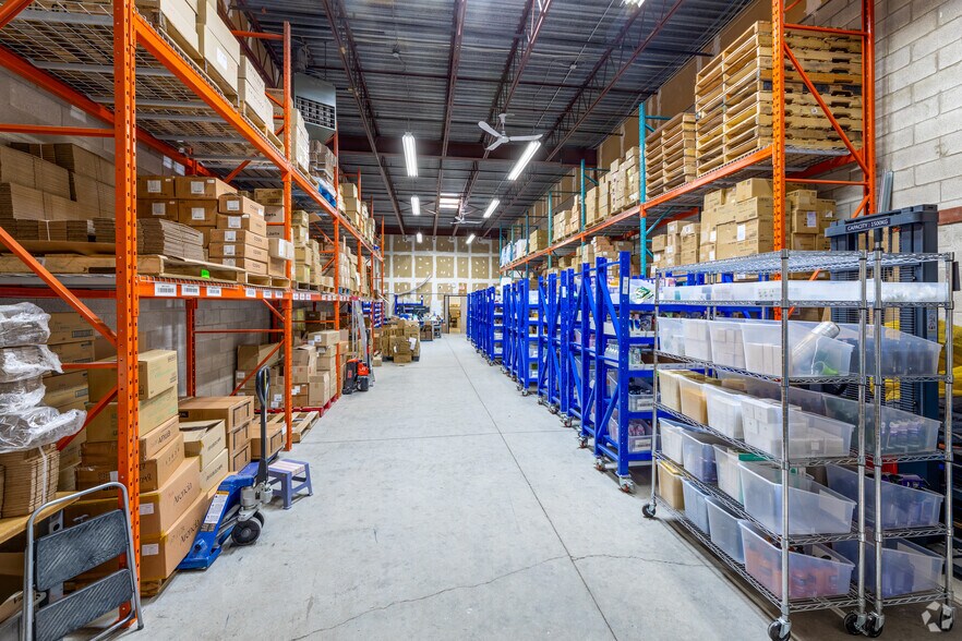 More Photos Of 50 W Wilmot St, Richmond Hill Manufacturing For Lease