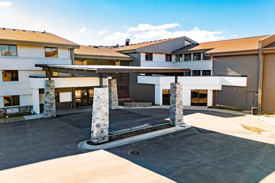 More Photos Of 31525 W 12 Mile Rd, Farmington Hills Hospital For Sale