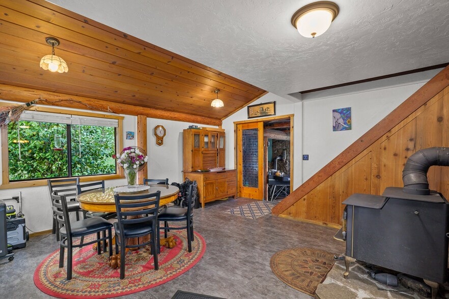 More Photos Of 3305 Dick George Rd, Cave Junction Hospitality For Sale