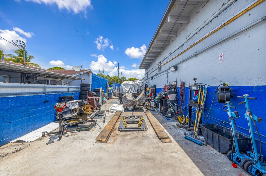 More Photos Of 8765 SW 40th St, Miami Auto Repair For Sale