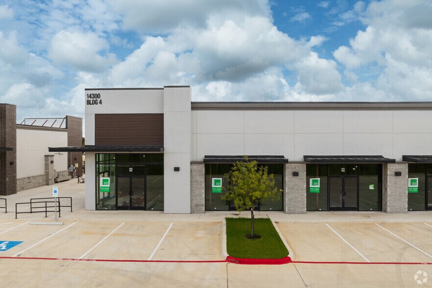 More Photos Of 14300 Ronald Reagan Blvd, Cedar Park Storefront For Sale