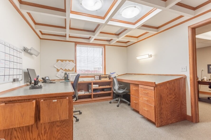More Photos Of 219 & 303 W Chase st, Springfield Light Distribution For Lease