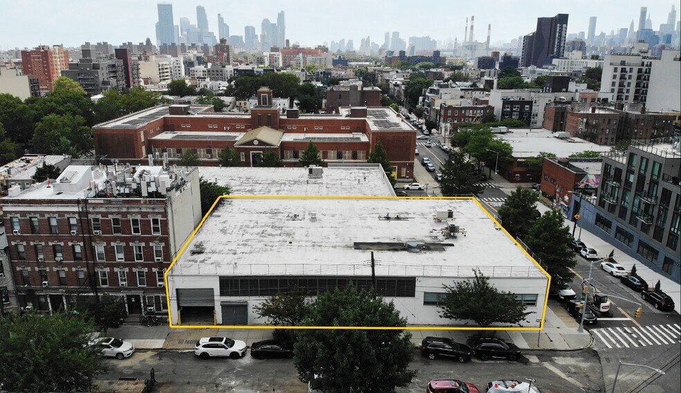 Primary Photo Of 2813 14th St, Long Island City Warehouse For Lease