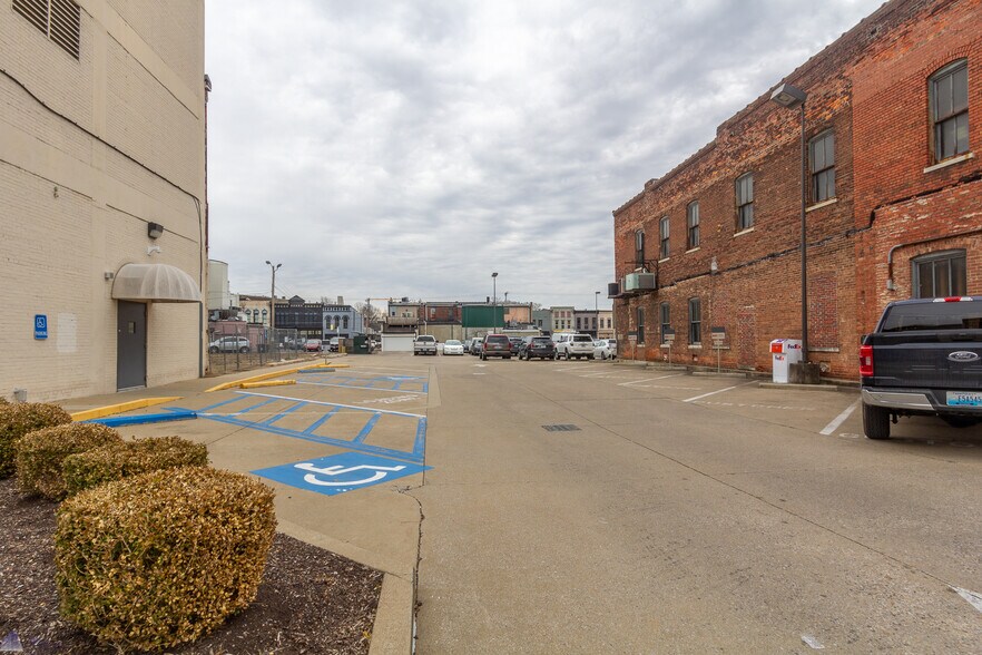 More Photos Of 100 S 4th St, Paducah Office For Lease