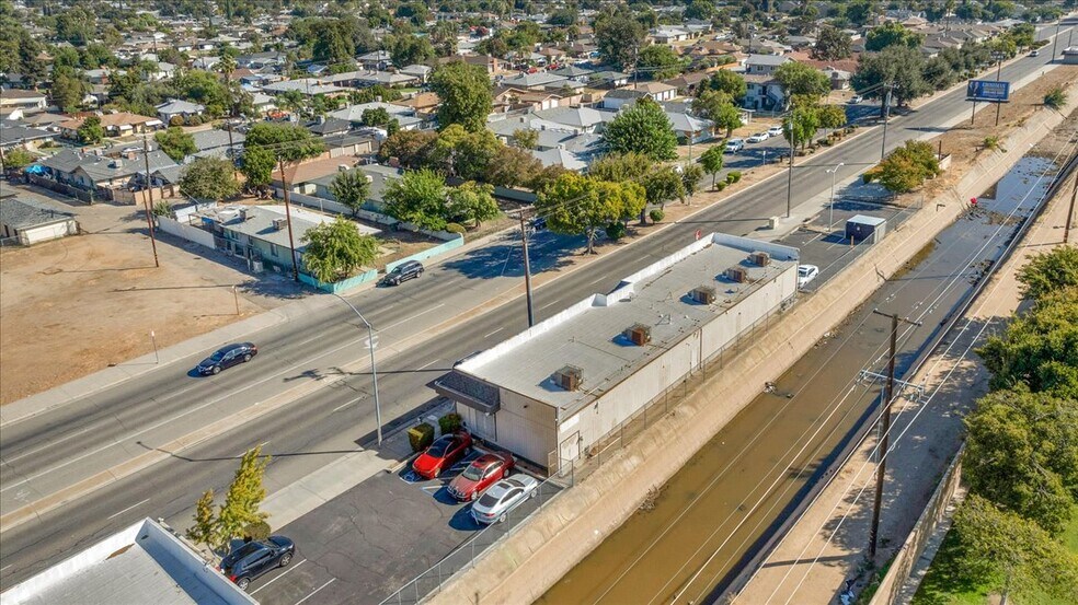More Photos Of 3298 E McKinley Ave, Fresno Freestanding For Lease