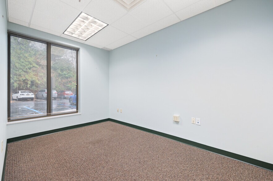 More Photos Of 1000 Stonewood Dr, Wexford Medical For Lease