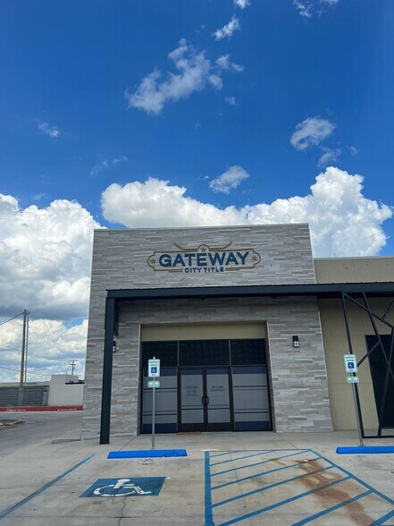 More Photos Of 2324 Jacaman Rd, Laredo Storefront Retail Office For Lease