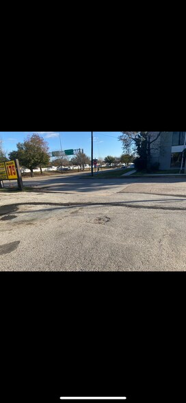 More Photos Of 720 W Sam Houston Pkwy S, Houston Convenience Store For Lease