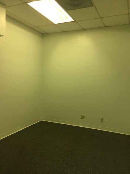 More Photos Of 818-840 Secretary Dr, Arlington Unknown For Lease