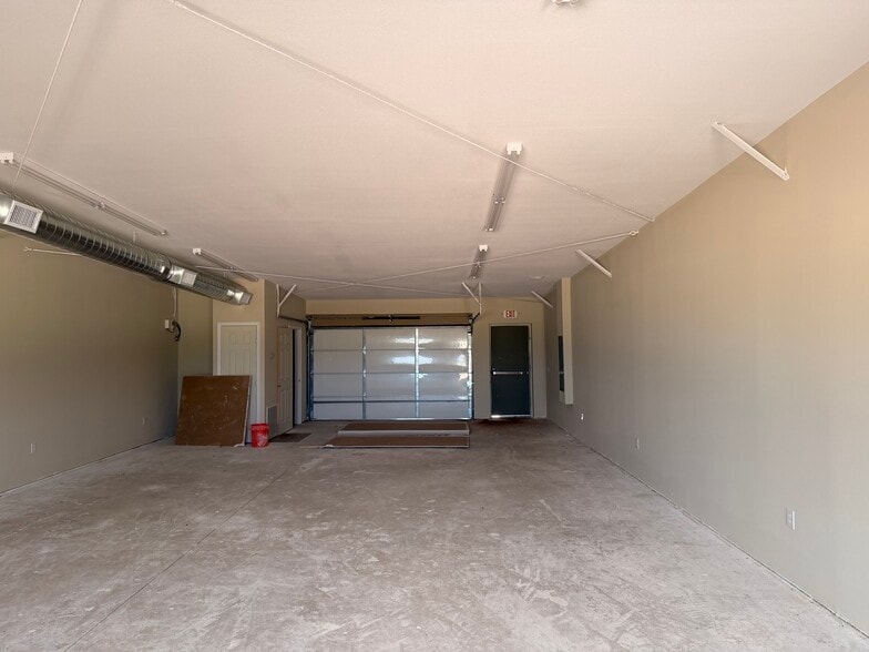 More Photos Of 5113 Ditto Ln, Wichita Falls Showroom For Lease