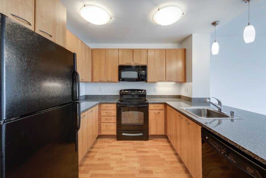 More Photos Of 100 Grand Ave, Oakland Apartments For Lease