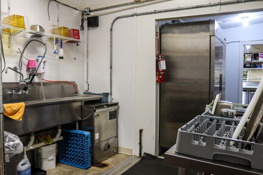 More Photos Of 426 Central Ave, Fairfield Storefront For Sale