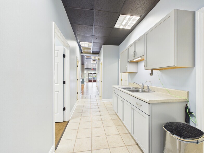 More Photos Of 7559 Kayne Blvd, Columbus Freestanding For Lease