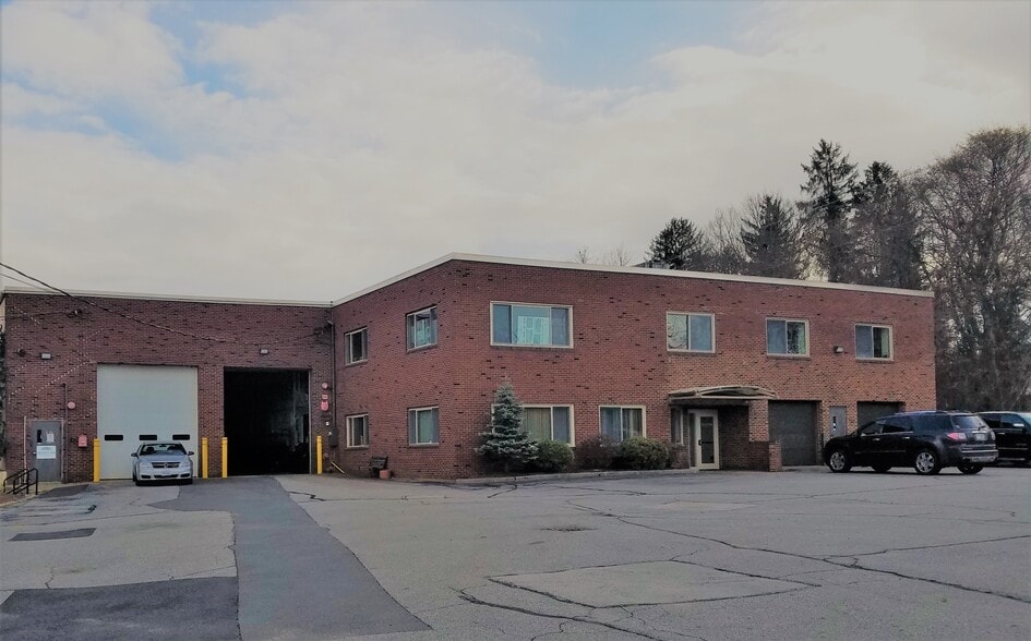 More Photos Of 1 Horseshoe Pond Ln, Concord Light Distribution For Sale