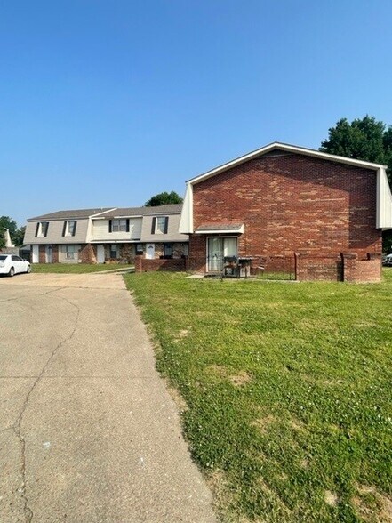More Photos Of 802 W Wakefield Ave, Sikeston Apartments For Sale