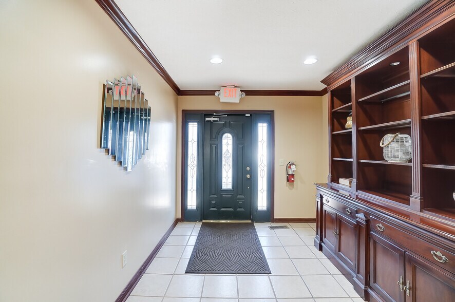 More Photos Of 830 E Franklin St, Centerville Medical For Sale