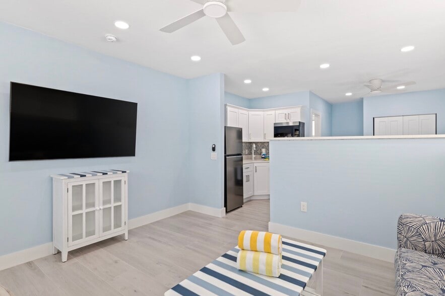 More Photos Of 706 Donax St, Sanibel Hotel For Sale