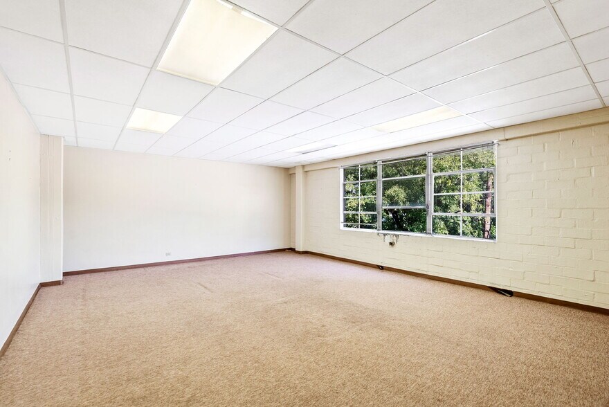 More Photos Of 1701 W Woodlawn Ave, San Antonio Religious Facility For Sale