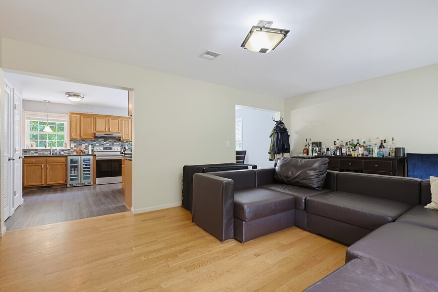 More Photos Of 620 Washington St, Franklin Medical For Sale