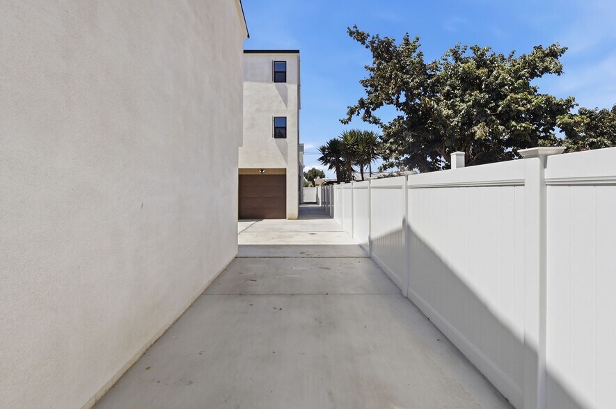 More Photos Of 1507 W 83rd St, Los Angeles Apartments For Sale