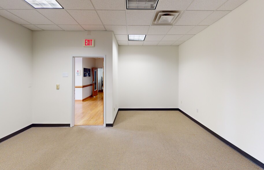 More Photos Of 192 Summerfield Ct, Troutville Office For Sale