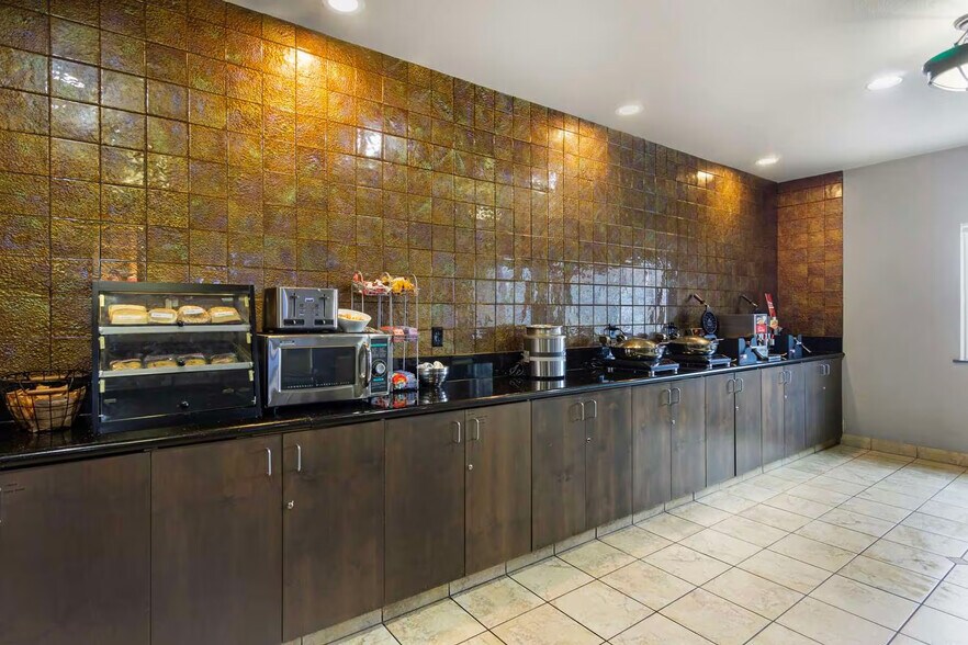 More Photos Of 1614 N 1st St, Yakima Hotel For Sale