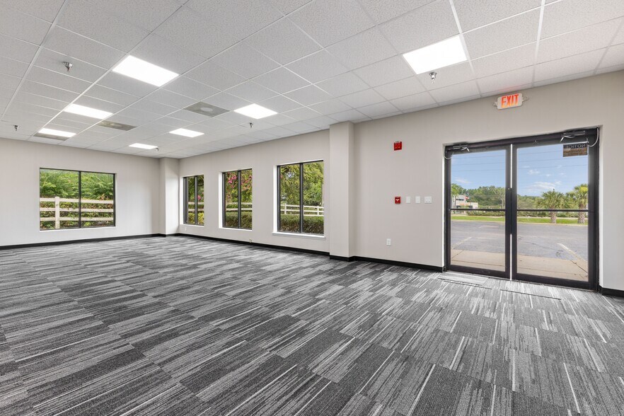 More Photos Of 14748 W Colonial Dr, Winter Garden Warehouse For Lease