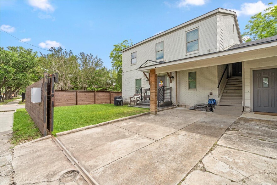 Primary Photo Of 4630 Woodside St, Houston Apartments For Sale