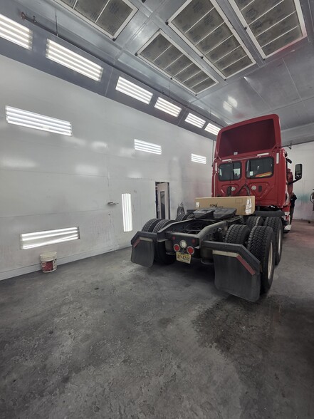 More Photos Of 369 Thomas St, Newark Auto Repair For Sale