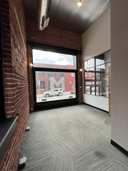 More Photos Of 210 W 19th Ter, Kansas City Office For Lease