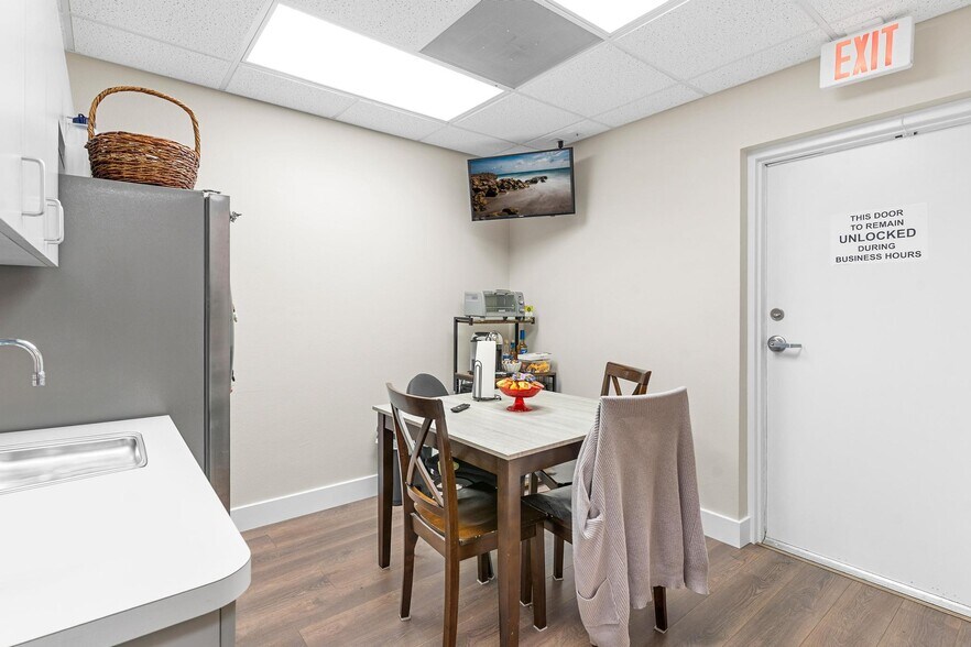 More Photos Of 920 ROLLING ACRES Rd, Lady Lake Medical For Sale