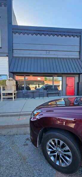 More Photos Of 124 S Broadway St, Coweta Storefront For Sale