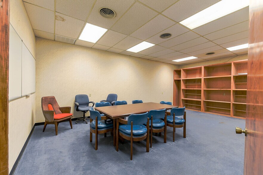 More Photos Of 424 S Main St, Troy Bank For Lease