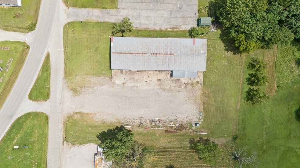 More Photos Of 1422 E Fairview Ave, Nowata Industrial For Sale