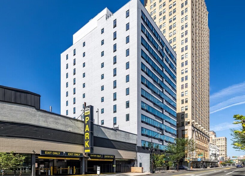 More Photos Of 10 Commerce Ct, Newark Apartments For Lease