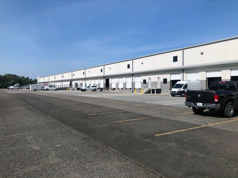 More Photos Of 7443 Emerald Dunes Dr, Orlando Distribution For Lease