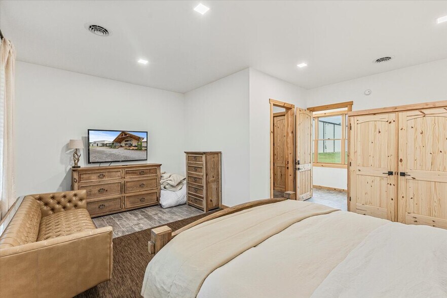 More Photos Of 241 Industrial Park Rd, Mountain City Warehouse For Sale