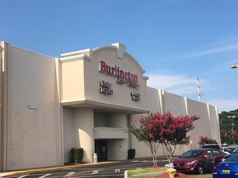 More Photos Of 3250 Airport Blvd, Mobile Unknown For Lease