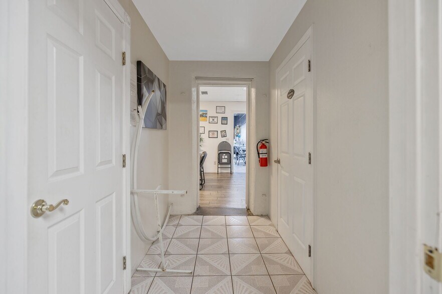 More Photos Of 143 E Tulare Ave, Tulare Storefront For Sale